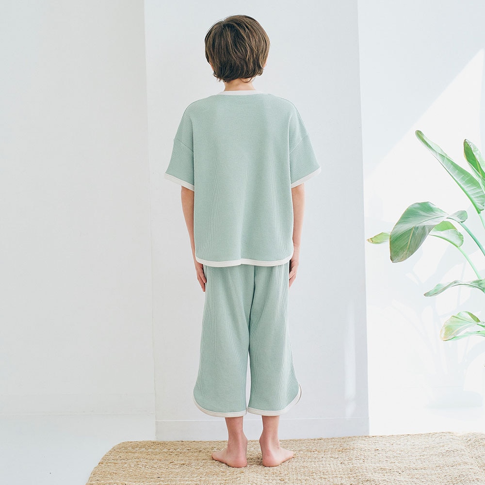 スモークグリーン／モデル身長130㎝・130サイズ着用