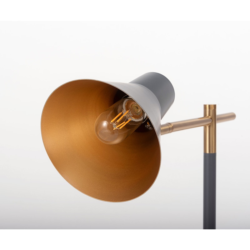 シェードの内側のゴールドがポイント／フロアライト