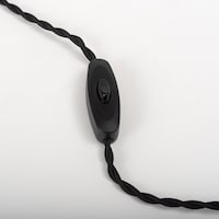 中間スイッチ付きで、簡単に点灯・消灯が可能／テーブルライト