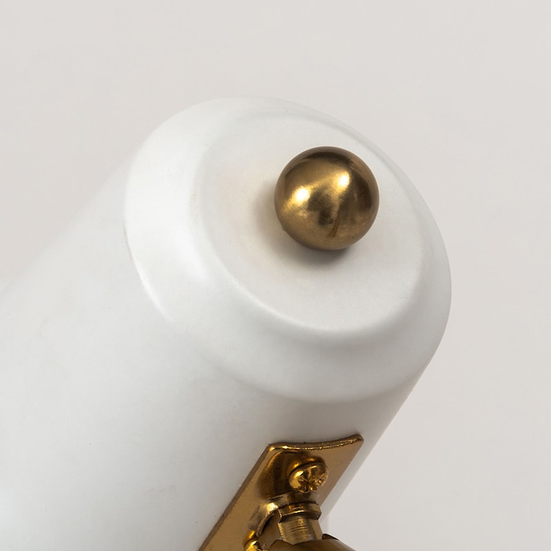 ゴールドがデザインのワンポイントに／フロアライト