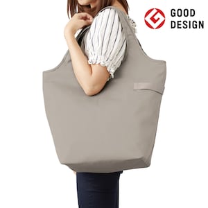 たっぷり荷物を入れられるのに、女性でも安定して持ちやすい