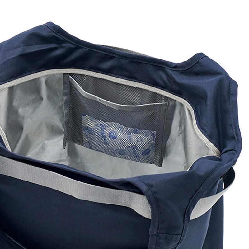 本体内側には、メッシュポケット付き