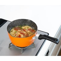 深さ約10cmの超深型で炒める・焼く・揚げる・煮こむといったいろいろな料理に使えるフライパンです