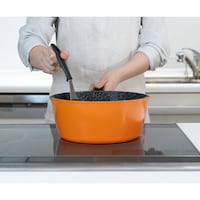 フライパンでこの深さ！焼き面も広くて調理しやすい
