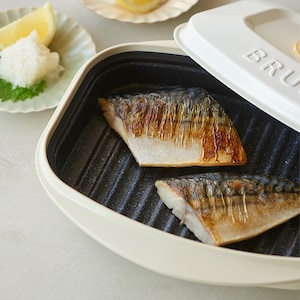 フタをして電子レンジで加熱するだけで、グリルを使わず魚を焼けてお手入れも簡単