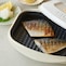 フタをして電子レンジで加熱するだけで、グリルを使わず魚を焼けてお手入れも簡単