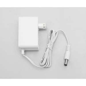 収納しやすい着脱可能な電源コード