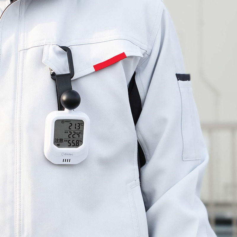 固定に便利なカラビナとバンド付