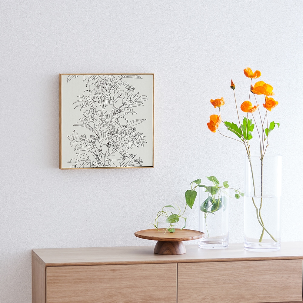 空に向かって勢いよく生い茂る草花を、伸びやかなタッチで描いています。