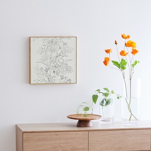 空に向かって勢いよく生い茂る草花を、伸びやかなタッチで描いています。