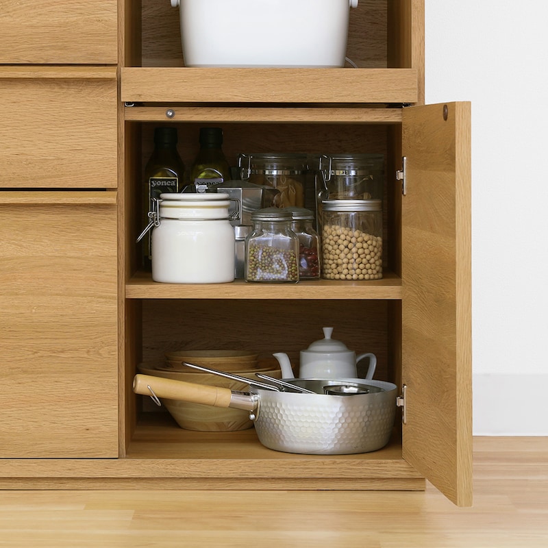 スライド棚下にも3cmピッチで可動する可動棚付き