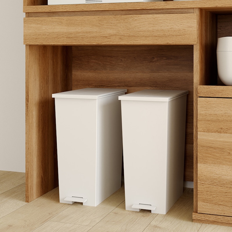 ゴミ箱収納スペースはゴミ箱を2つ並べられるスペースを確保/ゴミ箱上ラック