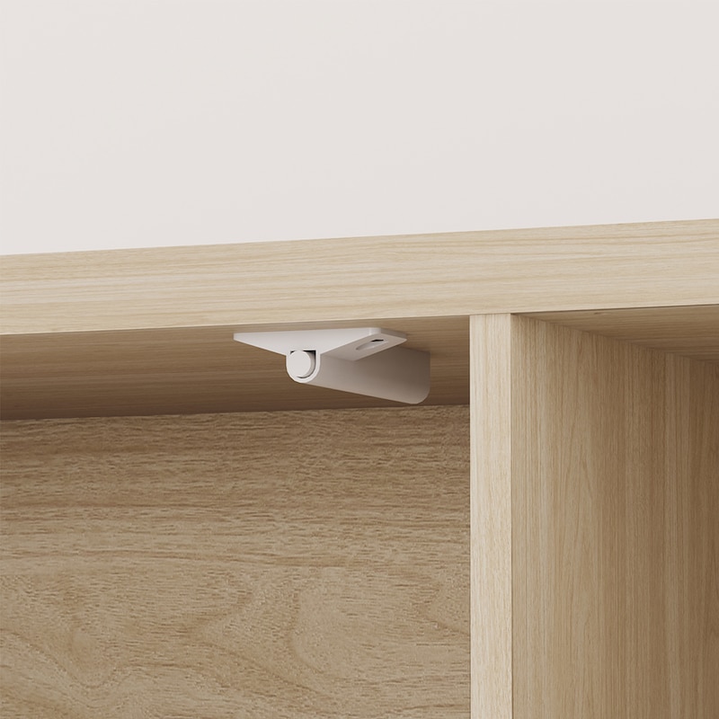 キャビネットの扉はプッシュオープン式