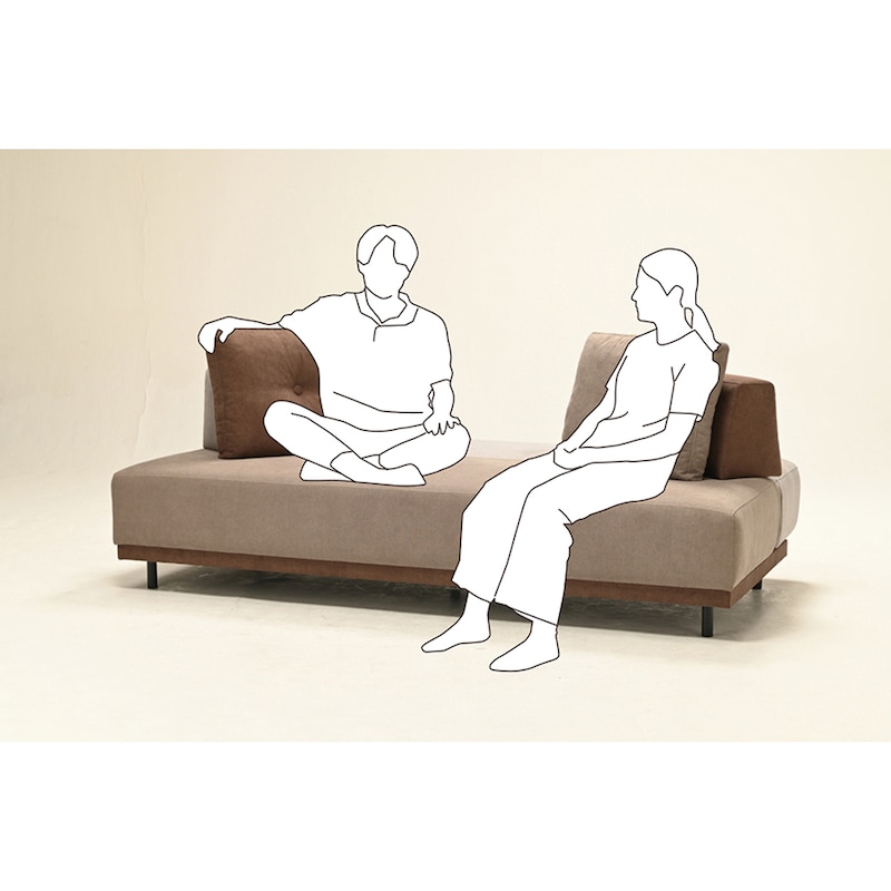 背を倒してクッションをお好みの場所に移動できます。