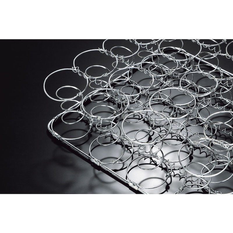 身体をしっかり支えるボンネルコイルを座面・背面に採用し「座る」「寝ころぶ」に最適なクッション性を実現