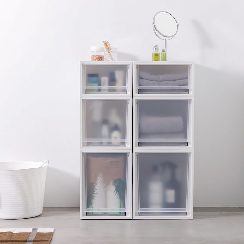 中身がうっすらと透けるクリア仕様で収納物が分かり使いやすい