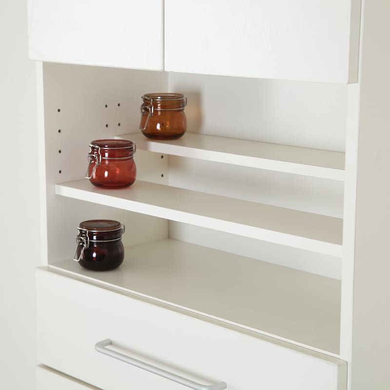 ハイタイプの可動棚はひな壇式で効率的に収納できます