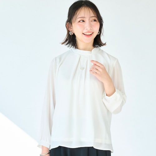 アクセ付きプチハイブラウス