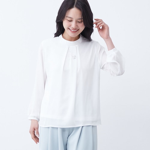 アクセ付きプチハイブラウス