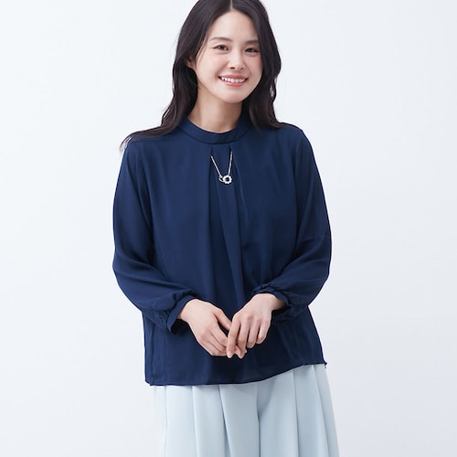 アクセ付きプチハイブラウス