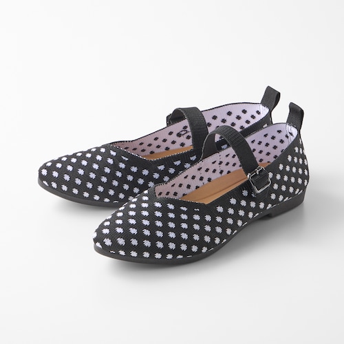 素足でも爽やかに履ける洗えるストラップシューズ