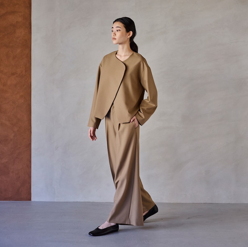 オケージョンやビジネスシーンなどにも馴染む汎用性の高いデザイン