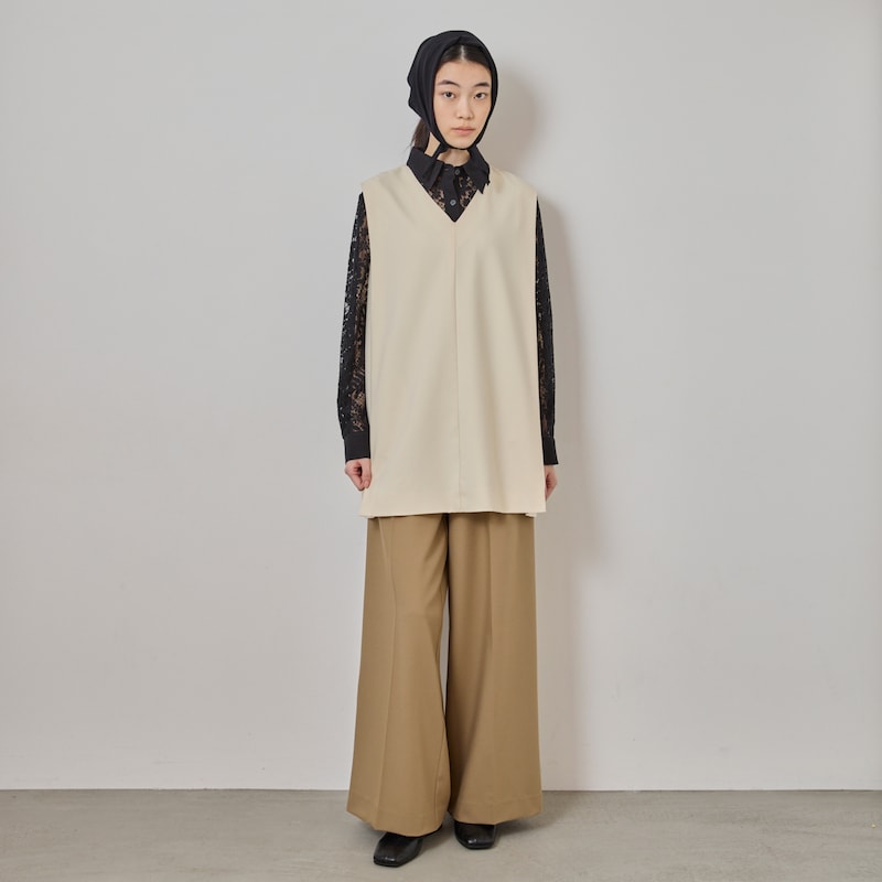 セットアップとしてはもちろん、ベスト単体でチュニック感覚でも着用可能