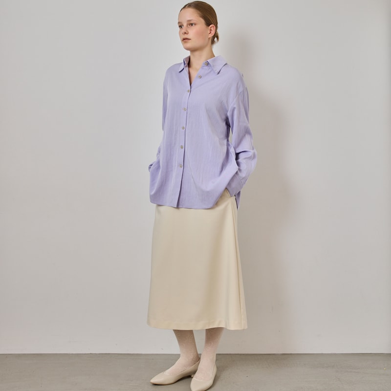 両サイドにポケット付きで、実用性も兼ね備える