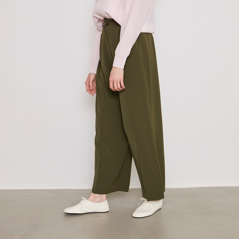 とろみがあり、落ち感のある素材