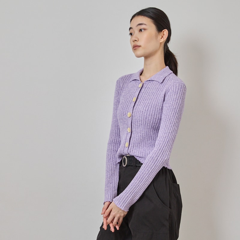 リブ編みですっきりした印象に
