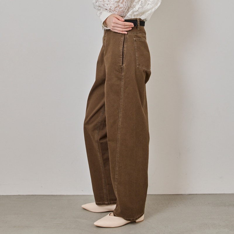 ハイウエスト×立体パターンで、脚のラインをきれいに