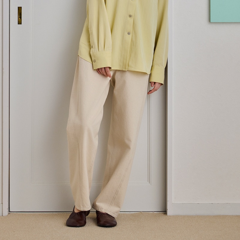 穿き込んだような風合いで、コーディネートに自然と馴染む。