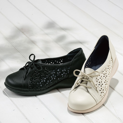 牛革５Ｅパンチングパンプス