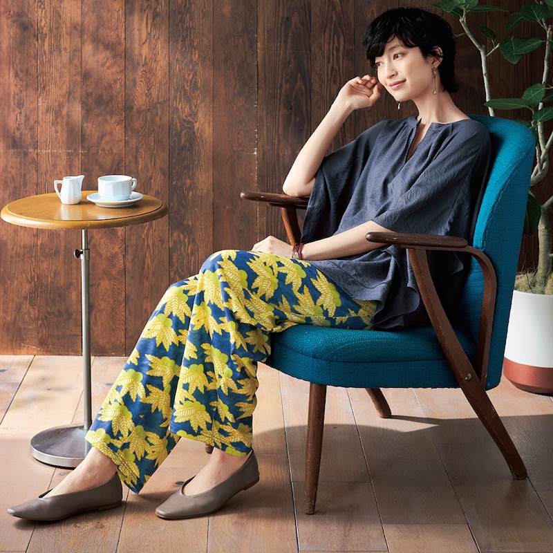 トップスがシンプルでもこなれ感アップ