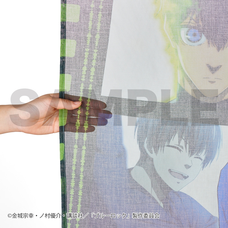 透け感のある素材を使用