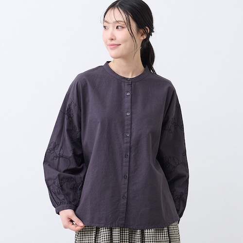 袖刺しゅうブラウス