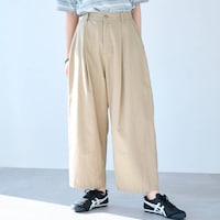 ベージュ