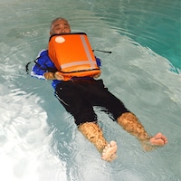 万が一の水難時には浮き具になります
