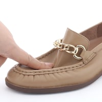 足なじみのよいやわらかな本革を使用