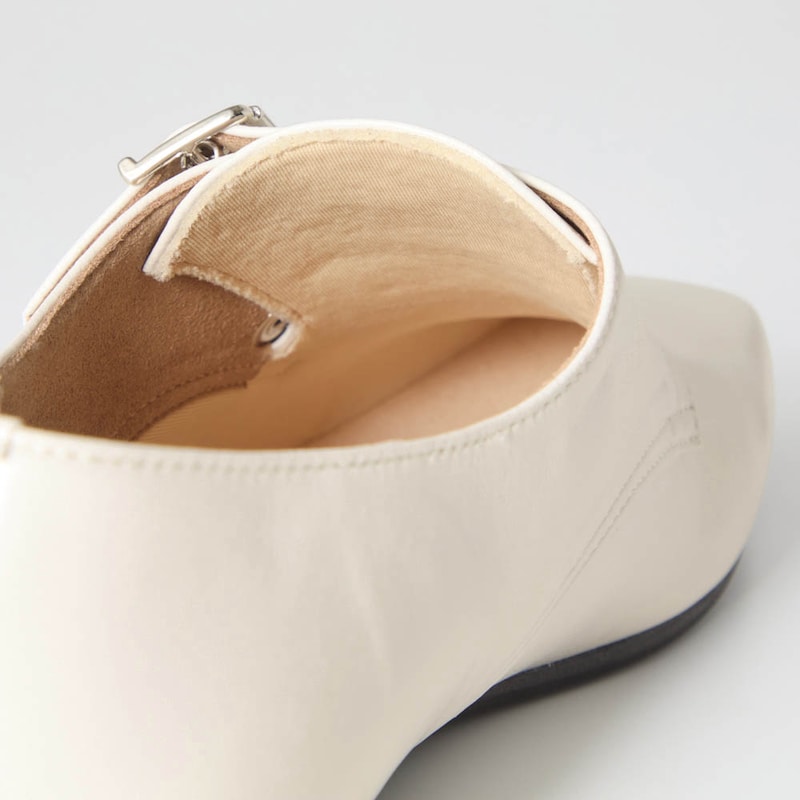 甲の裏全体がやわらかなウレタン素材