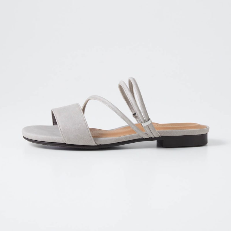 ヒールが苦手な方にもおすすめのフラットヒール