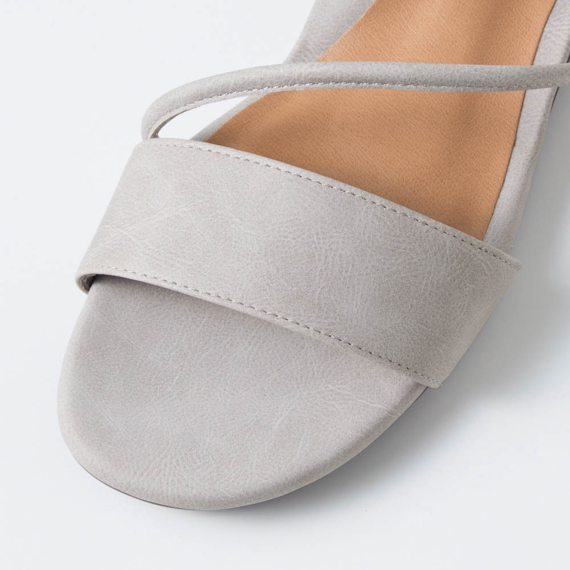 足幅ゆったり設計の木型を使用