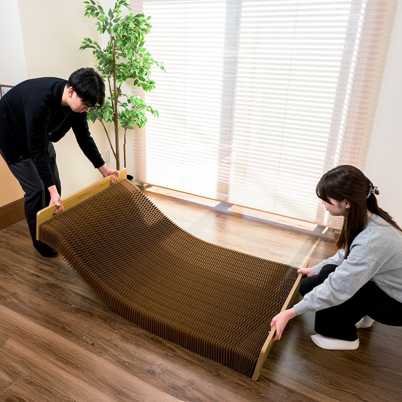 床面はアコーディオン式で伸ばすだけの簡単設置
