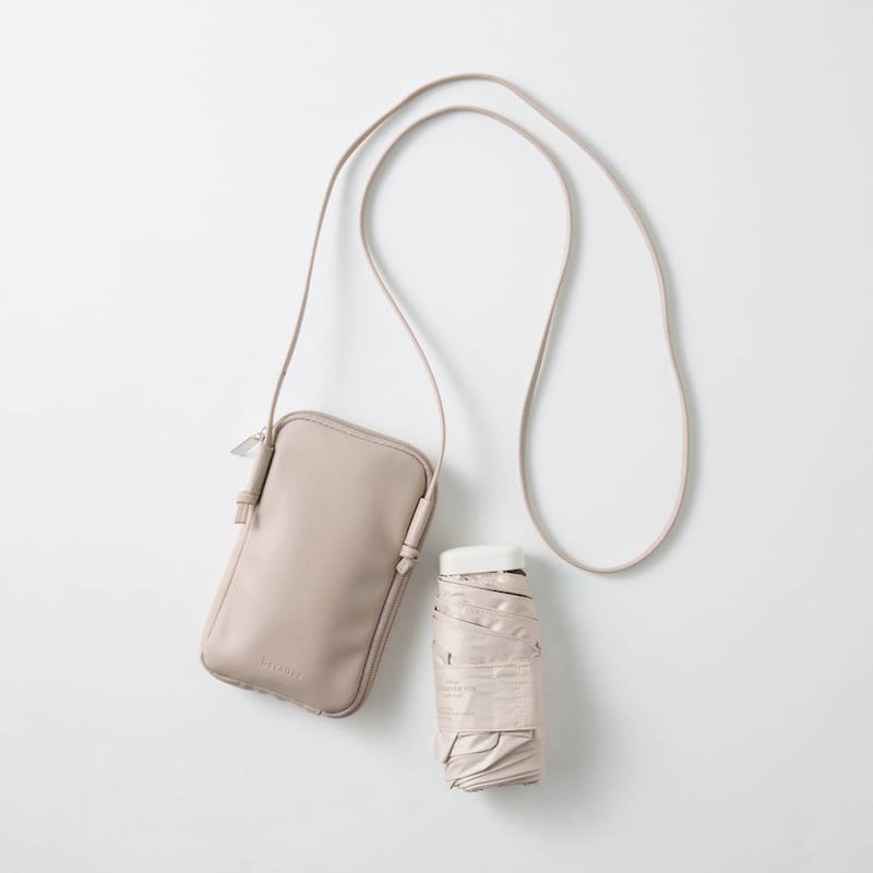 収納ケースがコンパクトなショルダーポーチ型