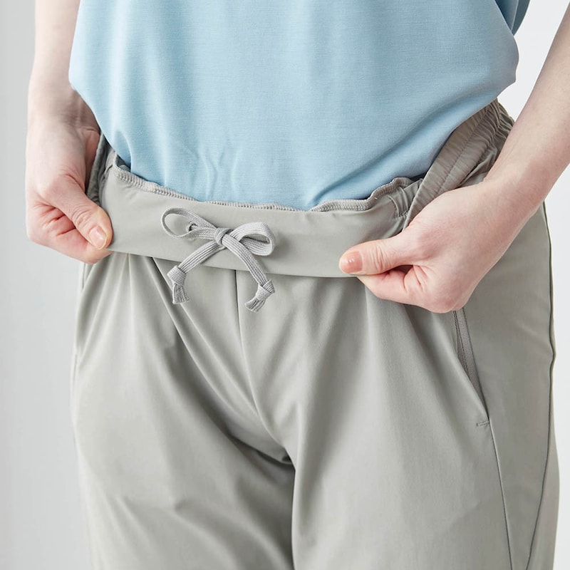 紐で調節も可能