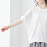 ドルマンスリーブで二の腕まわりもふんわりカバー