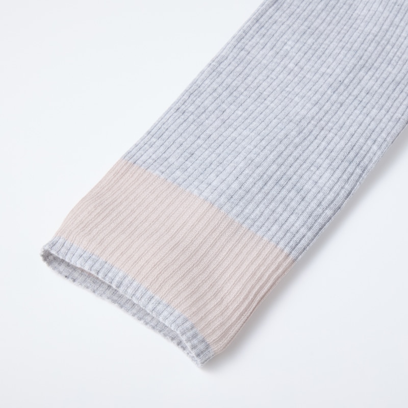 袖口の配色切り替えがすてき