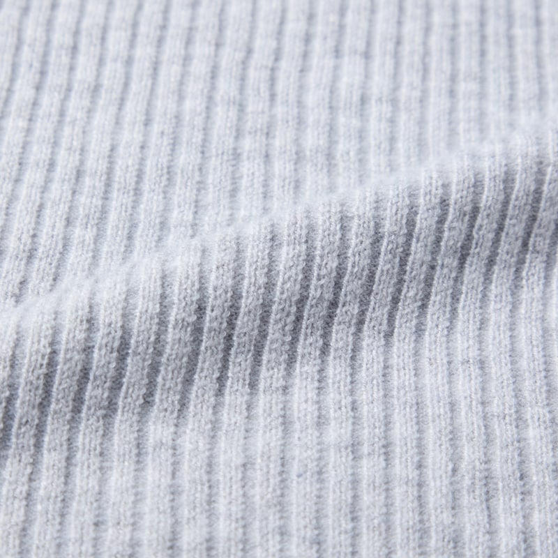 身体に柔らかくフィットするリブ素材