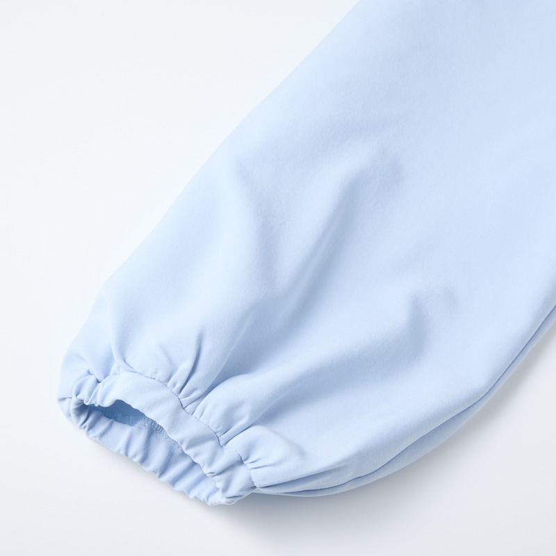 袖口にはゴムを搭載し、ふんわりボリューム感のあるシルエットに