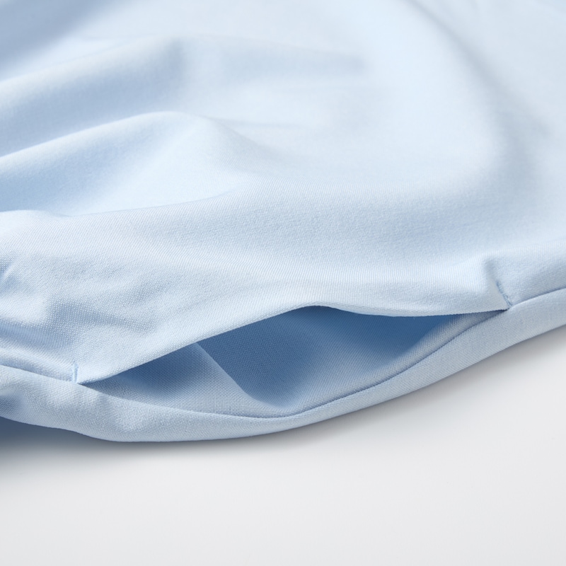 スマホなどの持ち運びに便利なポケット付き